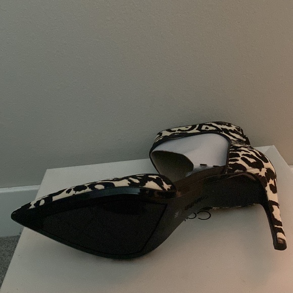 Calvin Klein - Picture 2 of 4